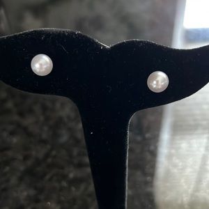 Medium Faux Pearl earrings